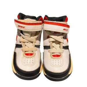 Nike Court Borough Mid 2 baby/toddler shoes in a black, white, and red.
